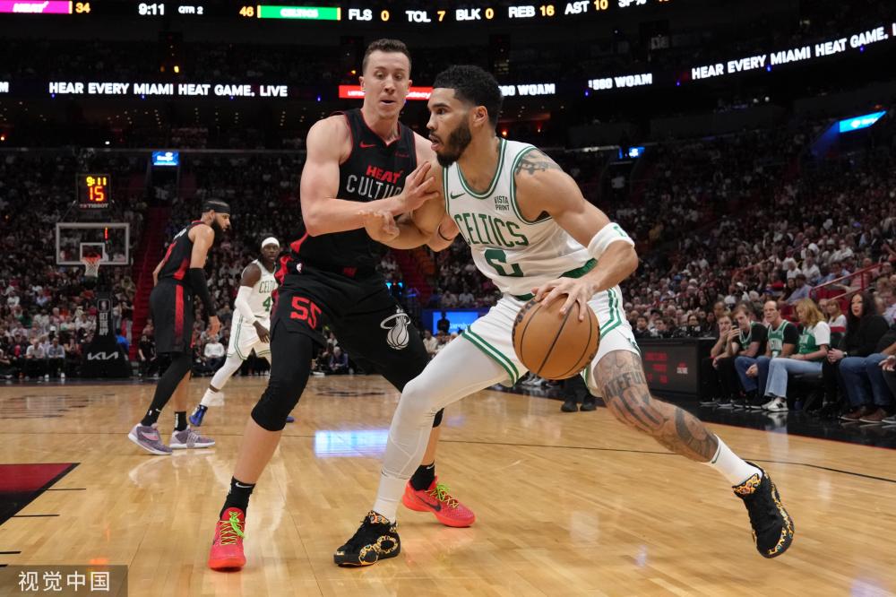 靠乔治和伦 靠乔治和伦